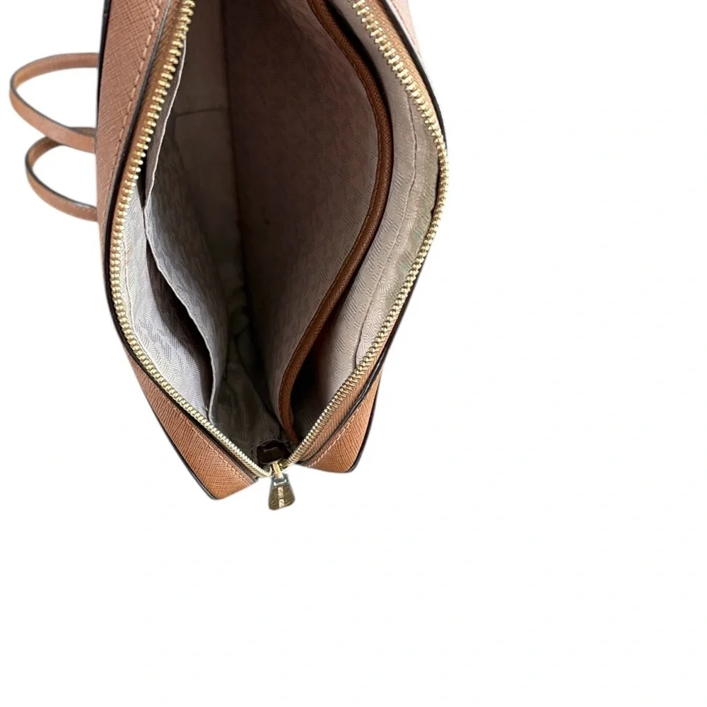 Michael Kors Jet Set East West Crossbody – Saffiano Leather In Luggage